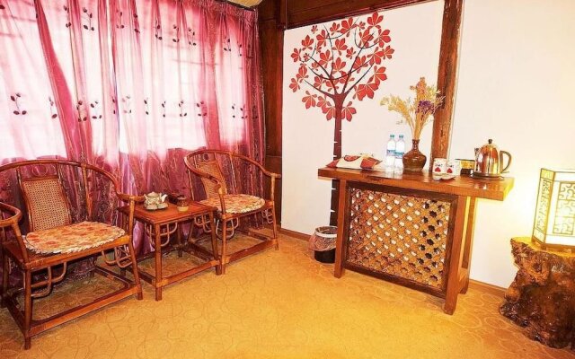 Lijiang Caicaijia Inn