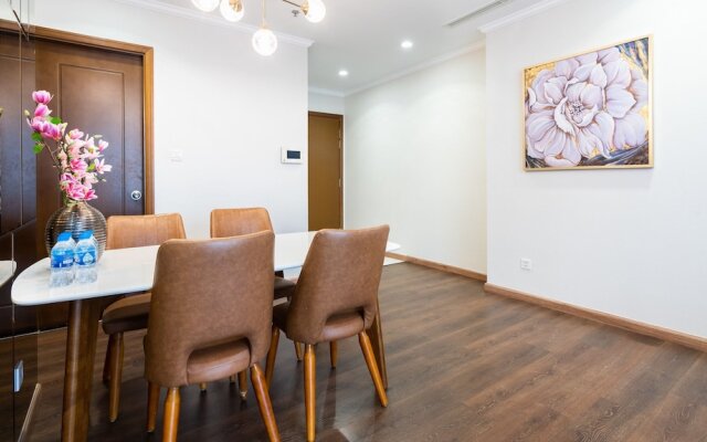 Lyshing Apartment in Vinhomes Luxury Landmark