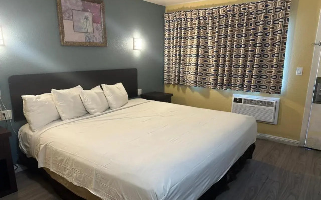 Hotel Avenida - Oceanside Camp Pendleton