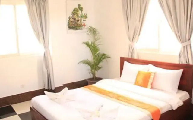 Lakeside Boutique Villa