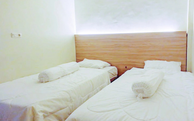 RedDoorz @ Karema Area Mamuju