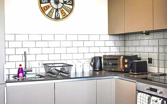 Modern 2 Bed 2 Bath Bracknell With Free Parking