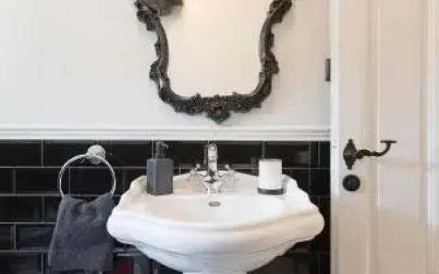 Trilogy Black Penthouse