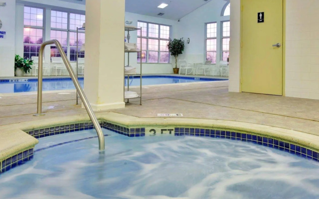 Holiday Inn Express Hotel & Suites Southfield - Detroit