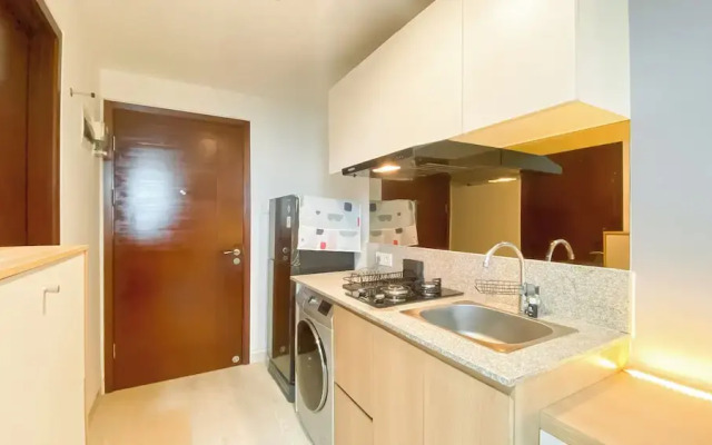 Homey Living Studio At West Vista Apartment