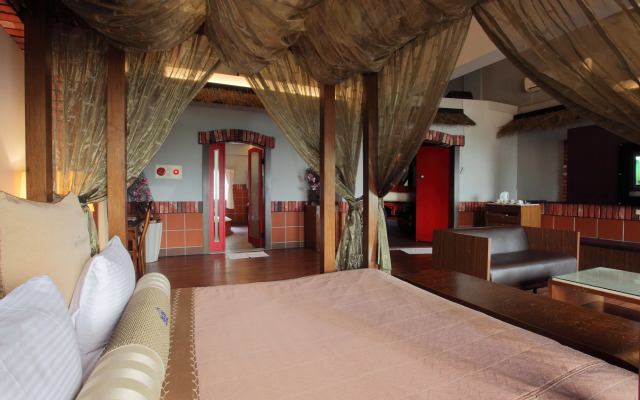 Regale Villa Hotel