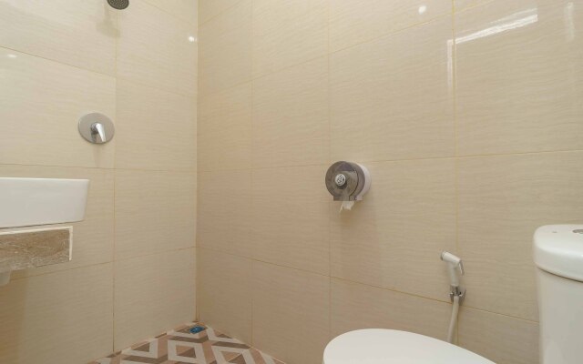 RedDoorz Plus near Eka Hospital BSD 5