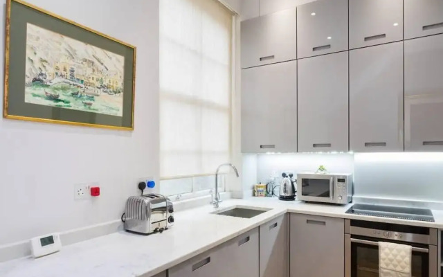 Traditional 1 Bed Apartment, Pimlico