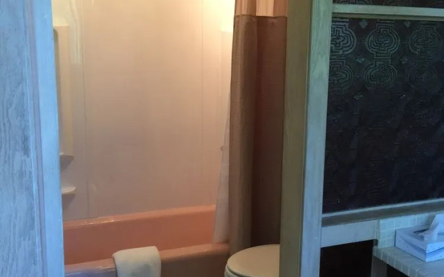 Thomsonite Beach Inn