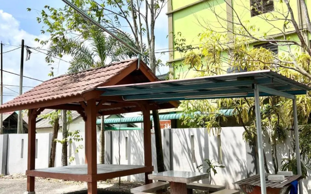 Teratai Homestay Batu Buruk