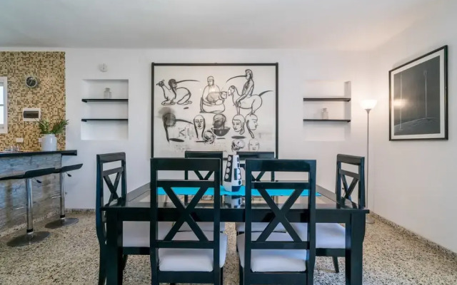 Ocean Breeze & Suites