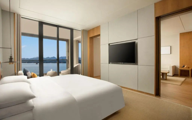 voco Thousand Island Lake by IHG