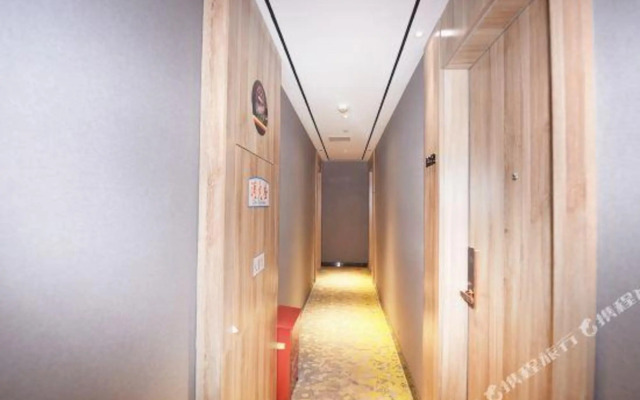 Super 8 (North Of Yihuan Mengcheng Road)