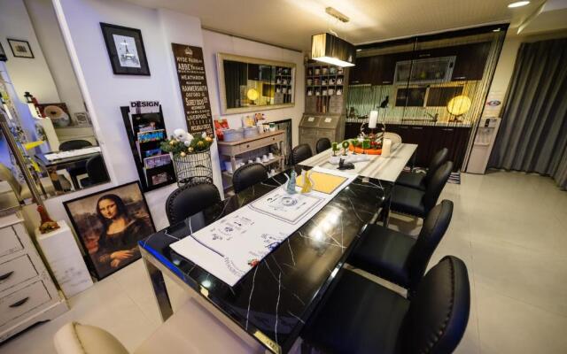 Paris Cafe B&B