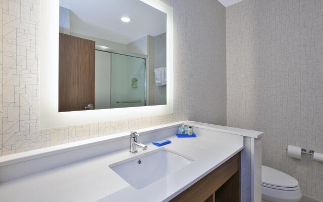 Holiday Inn Express Grand Rapids Airport North by IHG