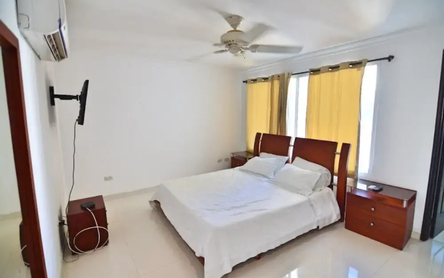 4S-9 Casa De 4 Alcobas Frente A La Playa - Cottages_and_Houses in Cartagena - Photo 2