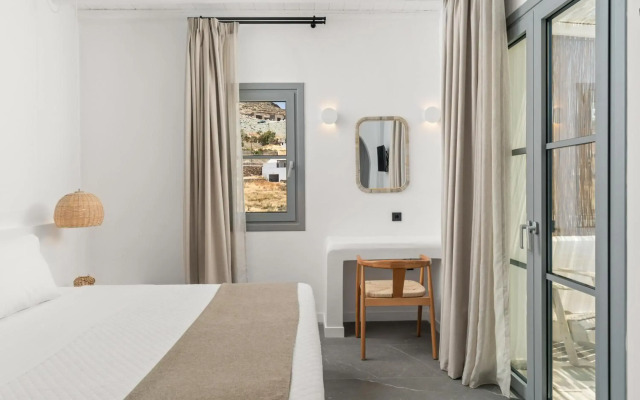 Mr & Mrs White Tinos