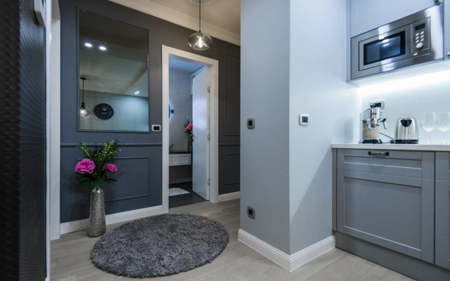 DiVine Luxury Apartment Purple