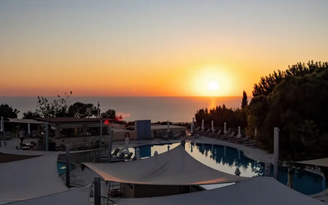 Bright Apartment With Shared Pool in Aphrodite Hills