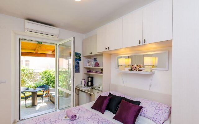 Apartments & Room Frane