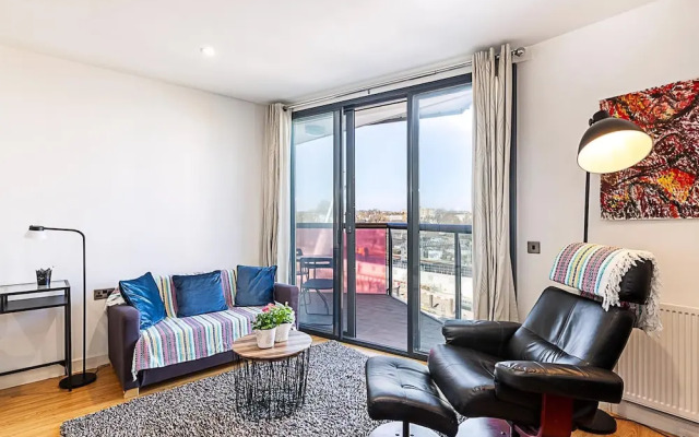 Bright Camden Retreat With Balcony