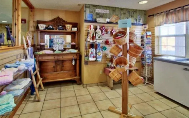 Western Skies Inn And Suites