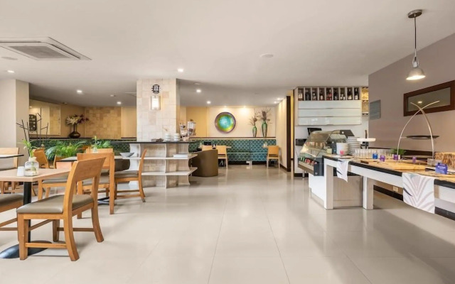 Leblón Suites Hotel