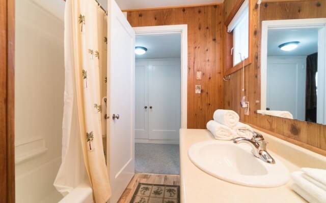 Surfers Cove 3 Br home by RedAwning