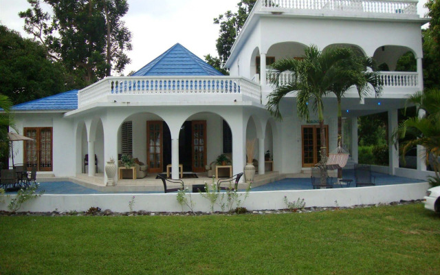 By the Sea Vacation Home and Villa