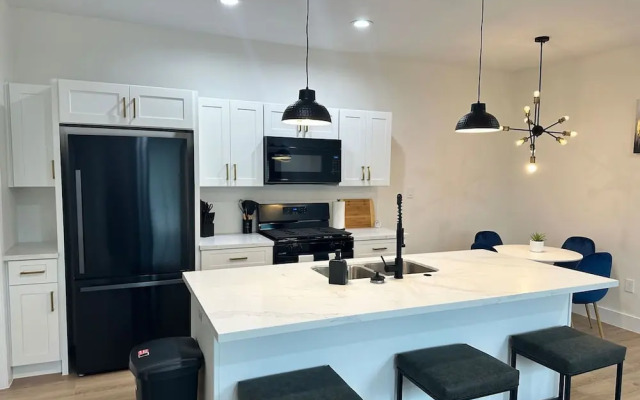 Stylish 3BR Near IAH and Dwntwn