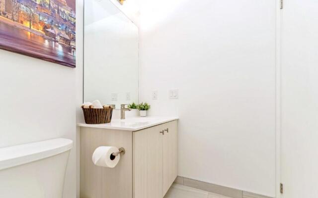 Luxury 1BR Condo - Private Balcony City Views