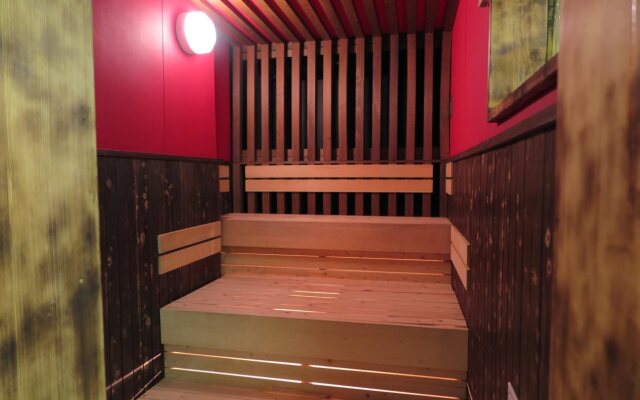 Capsule Hotel & Sauna Cosmo Plaza Akabane