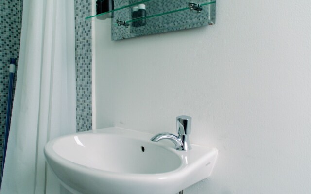 Nice Studio Apartment At Aeropolis Residence Near Cgk Airport