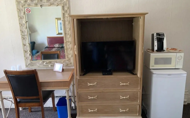 The Lionstone Inn Motel and Cottages