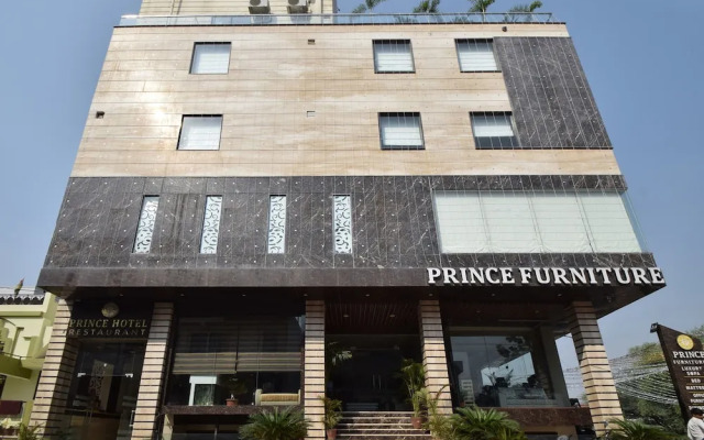 OYO 7110 Hotel Prince