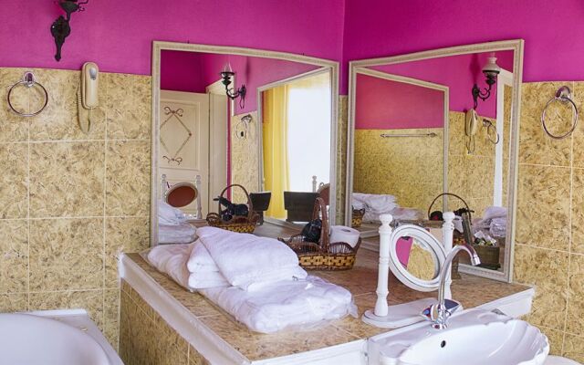 Ilion Hotel Suites