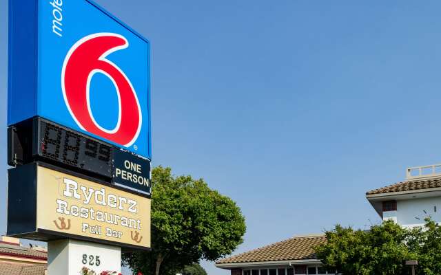 Motel 6 Oakdale, CA