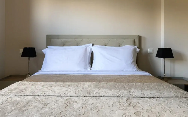 Villa Filoxenia - by the sea - up to 12 guests