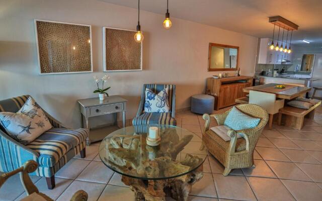 15 Skiathos-Spacious Family Beachfront apartment