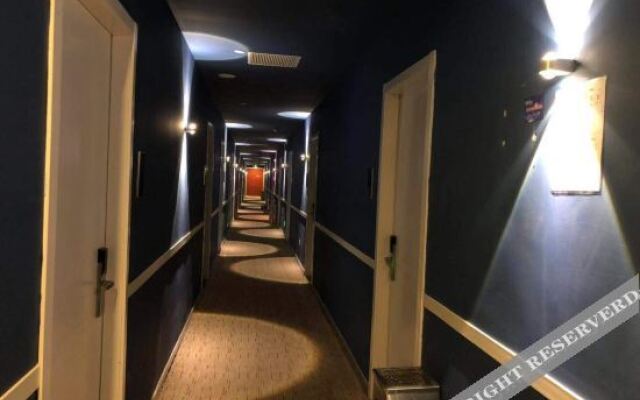 Changee Hotel MINI (Shanghai Zhoupu Fanrong Road Subway Station)