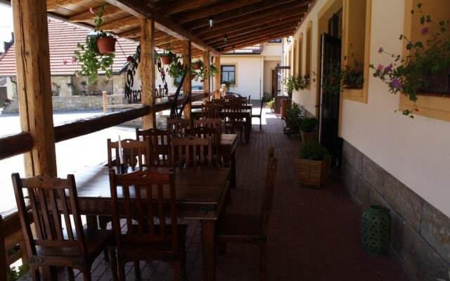 Hotel Lony