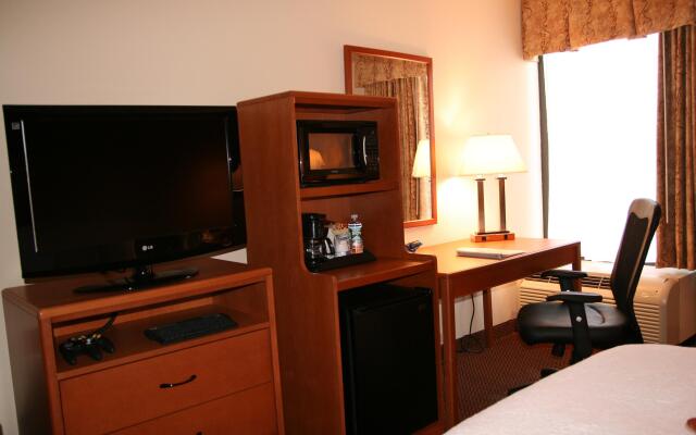 Holiday Inn Express Newark Airport Elizabeth, an IHG Hotel