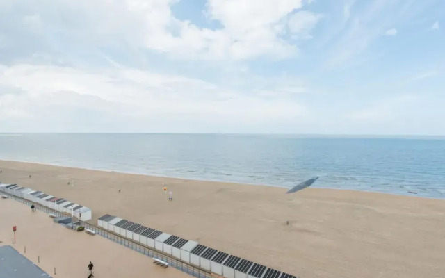 Apartment With Frontal sea View in Ostend