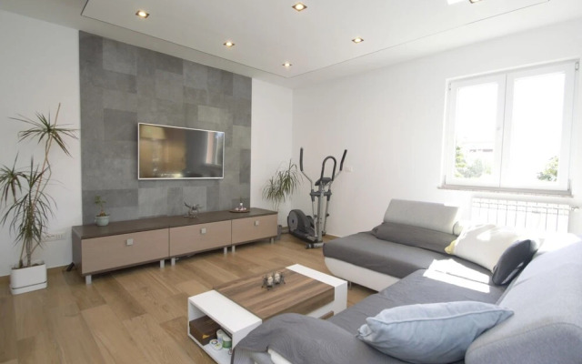 House Eric Paolo Pula