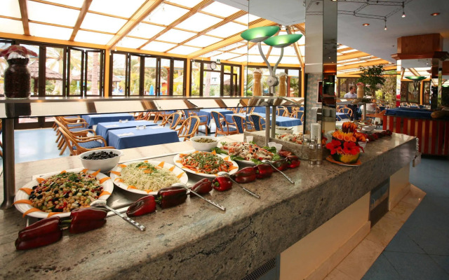 Corallium Beach by Lopesan Hotels - Adults Only