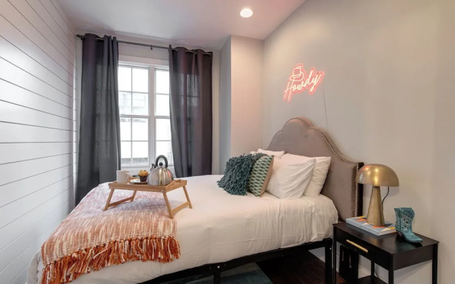 Melodic Skyline - Rooftop Views - 12th S District