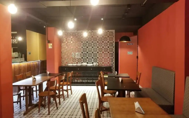 Sunset Lounge Hotel