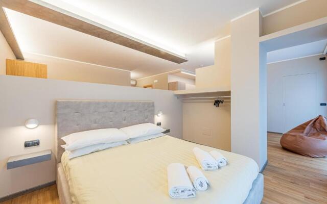 Room 176, Alba town