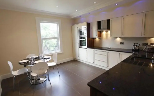 Glenlyn Hotel & Apartments