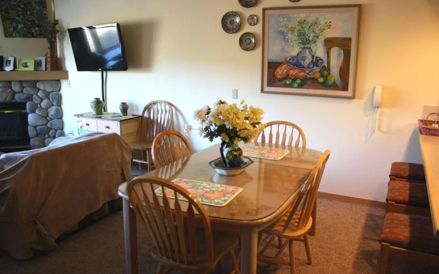 Tyra II Chalet by RedAwning